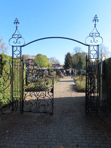 912185 Afbeelding van het hek uit 1884 voor de rooms-katholieke begraafplaats bij de Pastoor Ohllaan te Vleuten ...